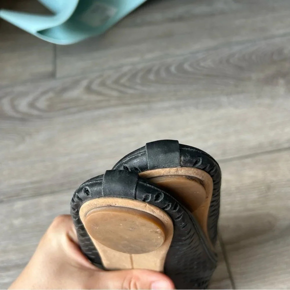 Dolce Vita  Grant Perf Perforated Slip On Mules - Picture 9 of 9